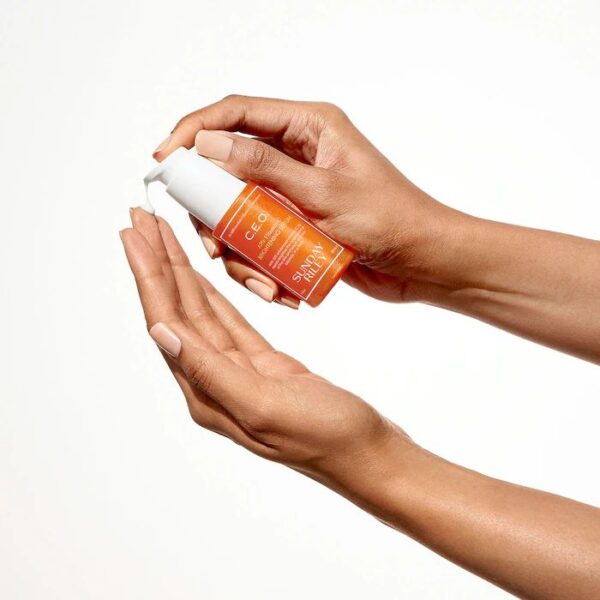 Sunday Riley  C.E.O. 15% Vitamin C Brightening Serum - Image 3